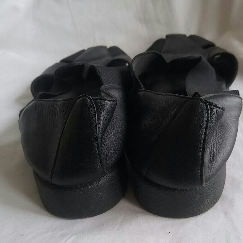 Shoes - Picture 4 of 7